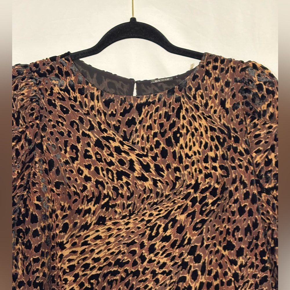 Elie Tahari Blouse Noelle Brown Leopard print Velvet puff Sleeves Size M - Picture 6 of 10